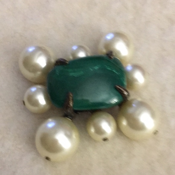 CHANEL-Authentic CHANEL brooch-gorgeous & unique.. - Picture 5 of 8